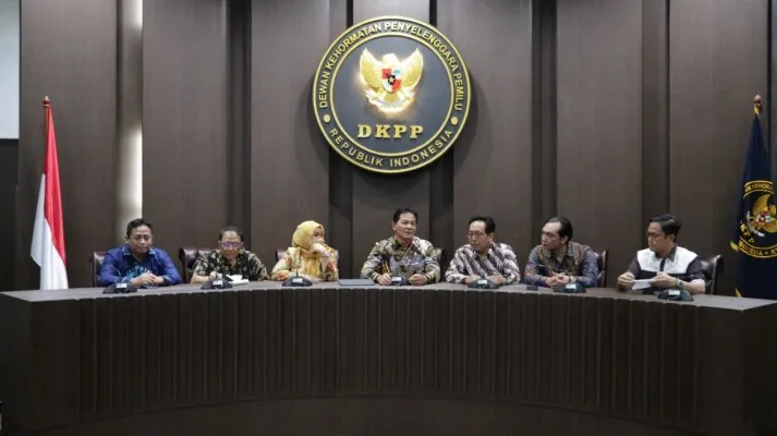 Komisioner DKPP saat bersidang  (dok.dkpp)