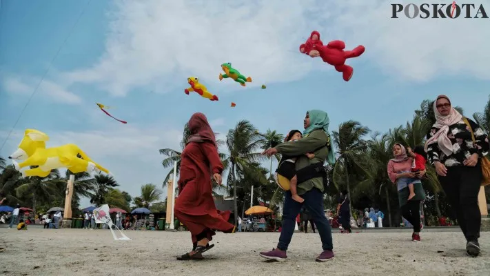 Festival layang-layang ikut meramaikan libur sekolah di Ancol. (dok poskota)