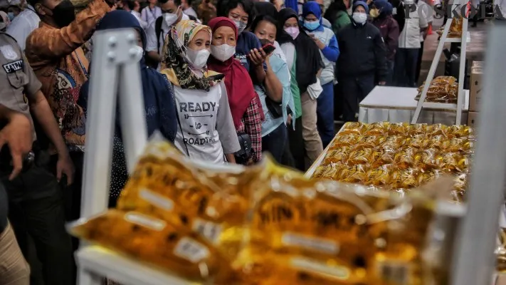 Kelangkaan minyak goreng menjelang puasa.(Foto: Ahmad Trihawaari)