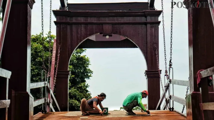 Perawatan Jembatan Merah Kota Tua Jakarta - poskota.co.id