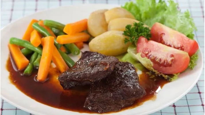 Resep bistik daging sapi, kuah kental dan berempah yang dijamin bikin nagih selalu. (Unilever Food Solution)