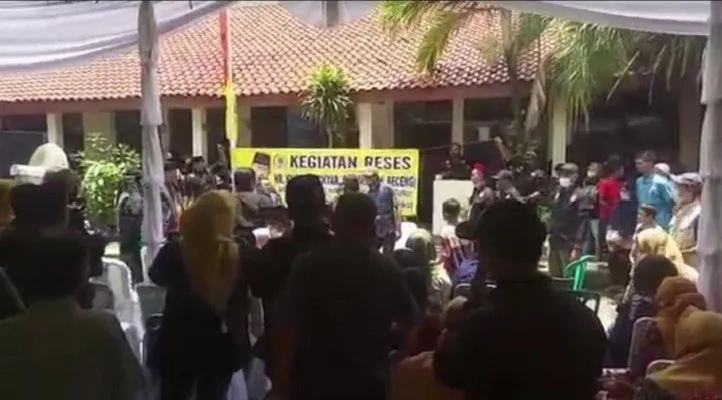 Kegiatan Reses anggota DPRD DKI Golkar, yang digelar di halaman sekolah kawasan Kalideres Jakbar. (Ist)