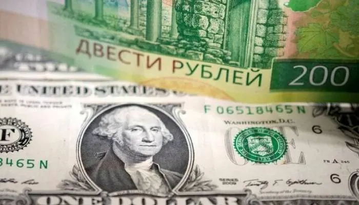 Rubel Rusia versus Dolar AS