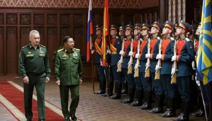 Sergei Shoigu dan Min Aung Hlaing.