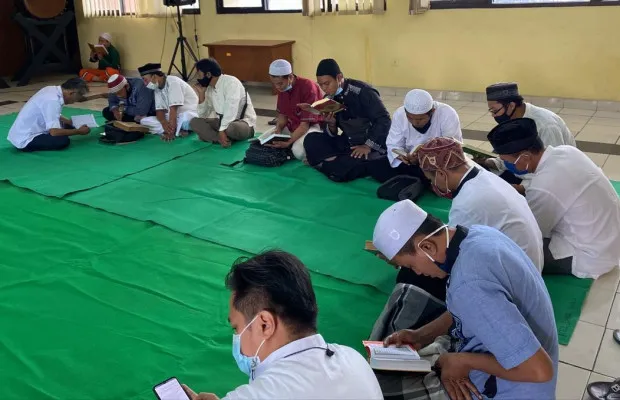 Kegiatan khataman Al Qur'an kelurahan Johar Baru (foto: istimewa)