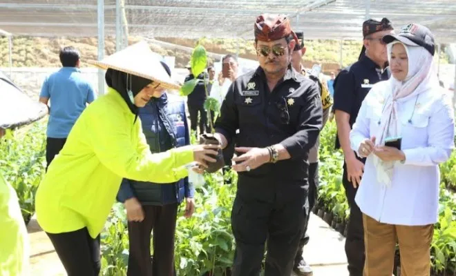 Mentan  Syahrul Yasin Limpo meresmikan Nurseri Modern Tanaman Perkebunan di Gekbrong. (ist)