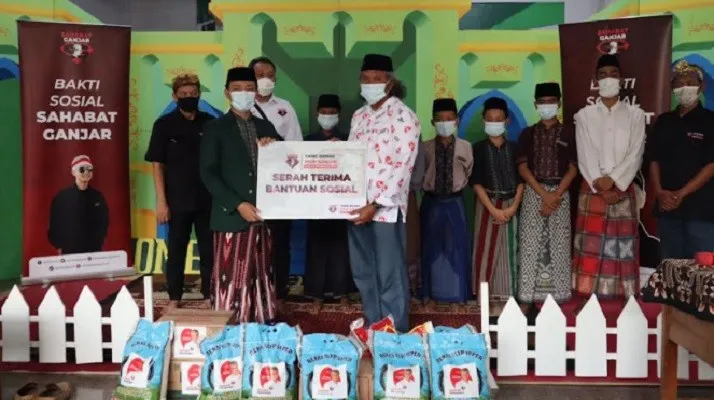 Sahabat Ganjar saat  melaksanakan kegiatan dengan bersilaturahim ke Pondok Pesantren Al Murozza, Depok. (ist)