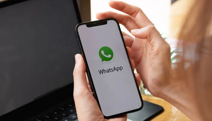 Akun WhatsApp anda terkena spam? Begini cara mengatasinya. (Poskota/Nur Rumsari)