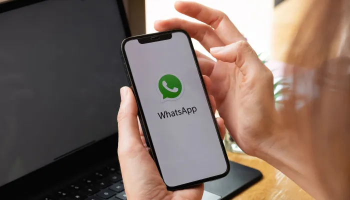 Cara mengatasi aun WhatsApp yang disadap oleh hacker (Canva)