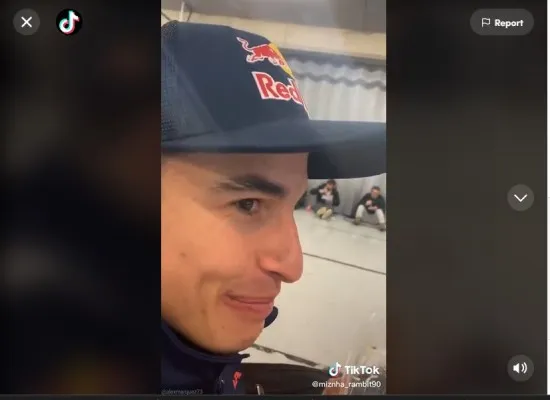 Tangkapan layar video tiktok Marc Marquez yang tengah menyantap nasi kotaknya, foto : Tiktok @Miznha_rambit90