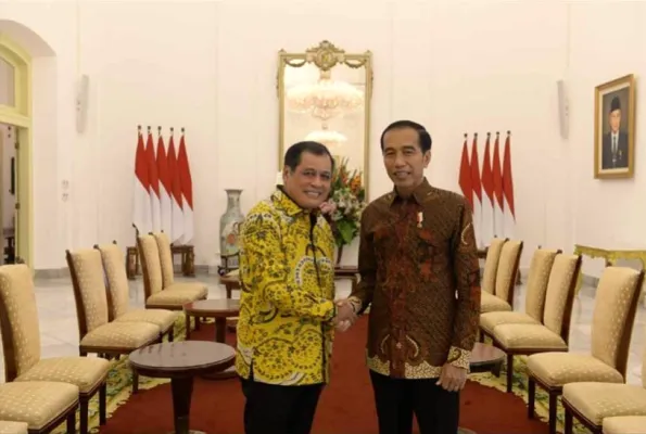 Nurdin Halid bersama Presiden Joko Widodo. (foto/Instagram)