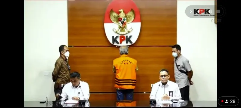 Konferensi pers virtual penetapan tersangka yakni Kepala Konstruksi VI PT Adhi Karya, Dono Purwoko oleh KPK terkait proyek pembangunan Gedung IPDN Minahasa. (youtube official kpk)