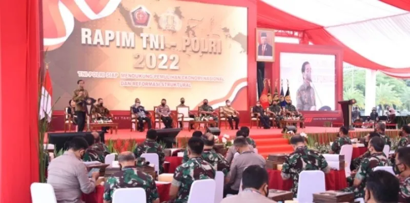 Presiden Jokowi saat memberikan sambutan saat membuka Rapim TNI -Polri 2022, di Mabea TNI  Cilangkap, Jaktim, Selasa. (Foto: Humas Bakamla).