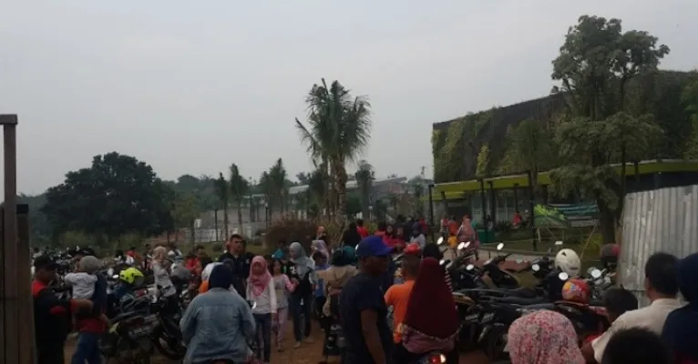 Kawasan Alun-alun Kot Depok, di Jalan Boulevard GDC saat ramai pengunjung. (Foto: win)