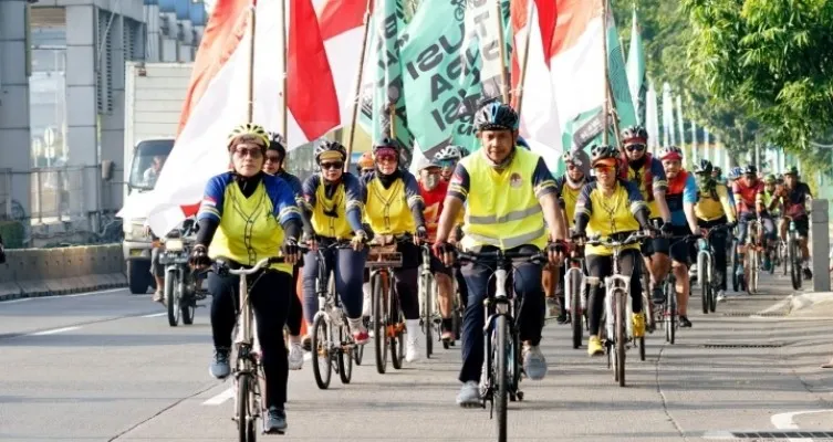 Acara bersepeda bersama memperingati Hari Lingkungan Hidup Sedunia, 5 Juni, di Jakarta. Digelar KLHK.