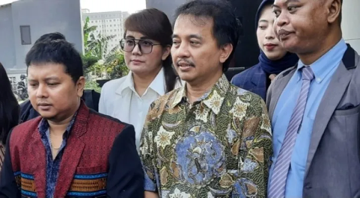 Mantan Menpora Roy Suryo bersama kuasa hukumnya mendatangi kantor LPSK, Ciracas, Jakarta Timur, Kamis (21/7/2022).(foto: ardhi) 