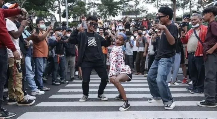 Catwalk Citayam Fashion Week (CFW) di Zebra Cross Dukuh Atas, JKous. (Foto:  ist)