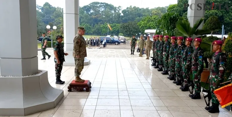 Panglima TNI Jenderal TNI Andika Perkasa menyambut langsung  kunjungan kehormatan US. Chairman of The Joint Chiefs of Staff (Kepala Staf Gabungan Militer AS) Jenderal Mark A Milley. (rizal)