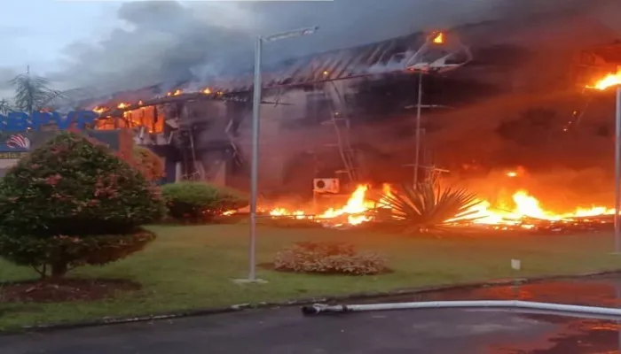 Gedung (BBPVP) Chevest Kota Bekasi, hangus terbakar, Rabu (4/1/2023). (Ig@damkarkotabekasi)