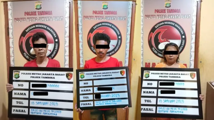 Foto : Tiga tersangka pengedar narkoba jenis sabu, dicokok Polsek Tambora. (Ist.)