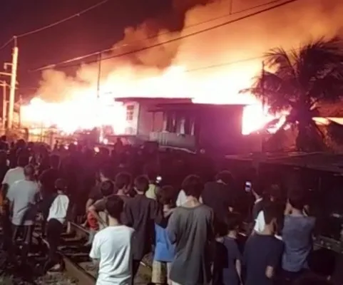 Kebakaran melanda rumah padat penduduk di kawasan Pesing, Jakarta Barat. (Ist)