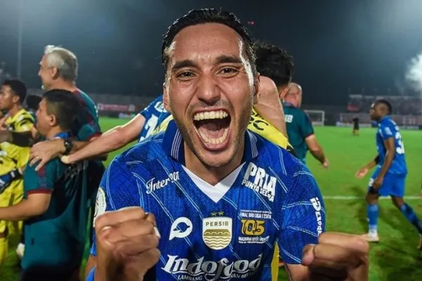 Ezra Walian dirumorkan hengkang dari Persib Bandung (ig @persib)