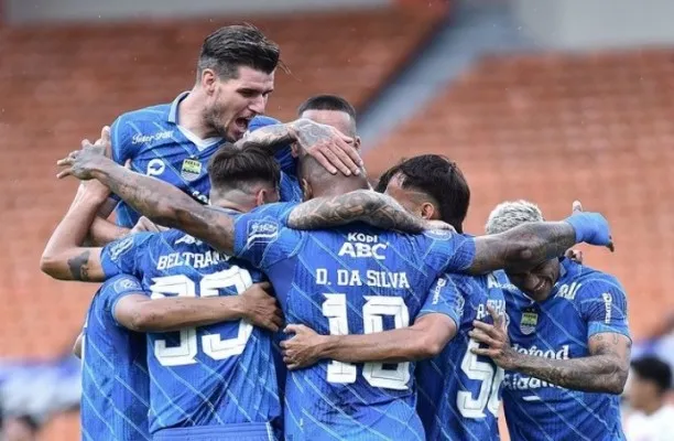 Tim Persib Bandung bertekad untuk memenangkan pertandingan lawan PSIS Semarang, termasuk Nick Kuipers dan Beckham Putra. (@nickkuipers)