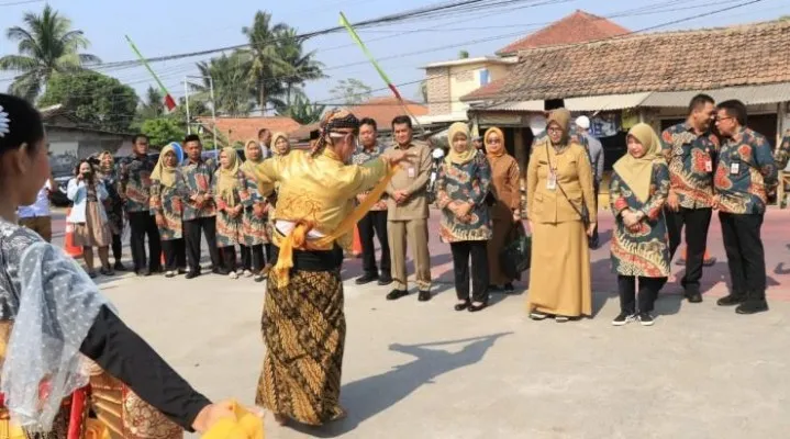 Sekda Kabupaten Tangerang saat menyambut Tim Penilaian P2WKSS Tingkat Provinsi Banten. (Foto/ist)