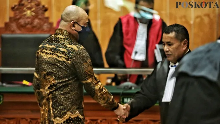 Irjen Teddy Minahasa usai menjalani sidang kasus narkoba.(Foto: Ahmad Trihawaari)