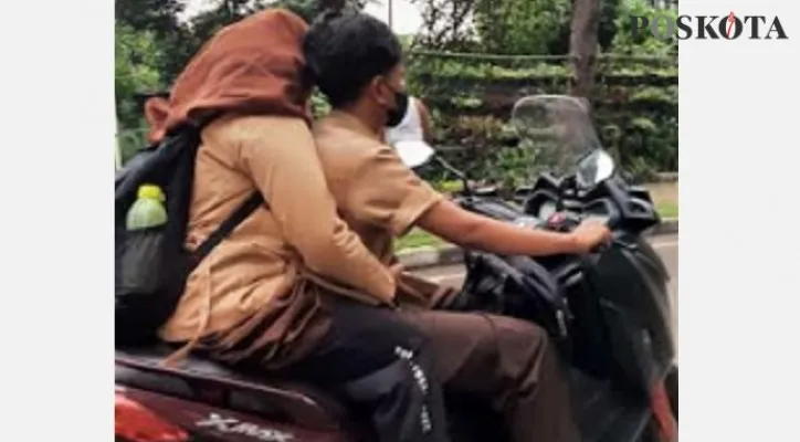 Pelajar Kabupaten Tangerang sedang membawa motor. (Foto/Veronica)