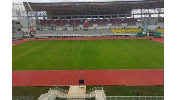 Penampakan kemegahan Banten Internasional Stadium (BIS), tampak pula rumput, scoring board yang didatangkan langsung dari Italia (ist) 