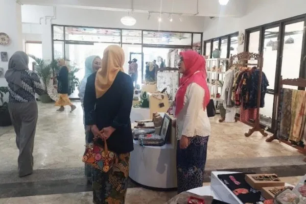 Stand produk unggulan Kota Bekasi di Dekranasda Provinsi Jawa Barat. (Ist/Humas)