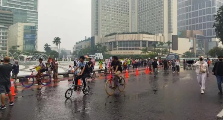 Suasana kawasan CFD setelah diguyur hujan lebat.(aldi)