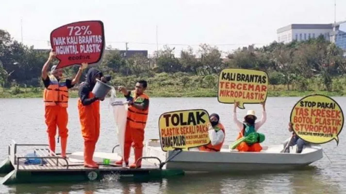 Sungai Brantas Alami Pencemaran Mikroplastik Level Siaga. (foto: dok/ist)