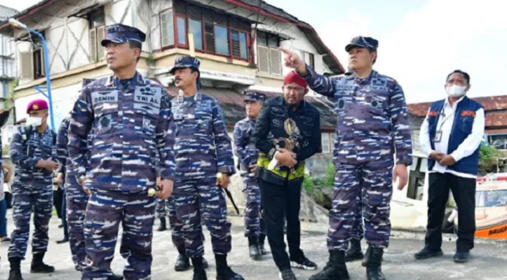 Kasal Laksamana TNI Yudo Margono saat melaksanakan Kunjungan Kerja di Sumenep Madura, Minggu (29/05).