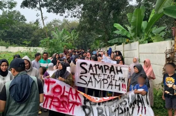 Aksi massa tolak TPST di Rumpin (dokumen warga)