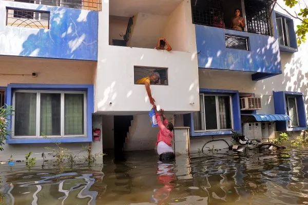 Hujan lebat dan banjir melanda beberapa wilayah di India. (Foto/Reuters)