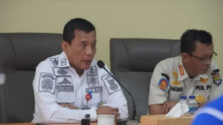 Kepala Satpol PP Kabupaten Tangerang, Fachrul Rozi saat memimpin rapat koordinasi. (Foto: ist)