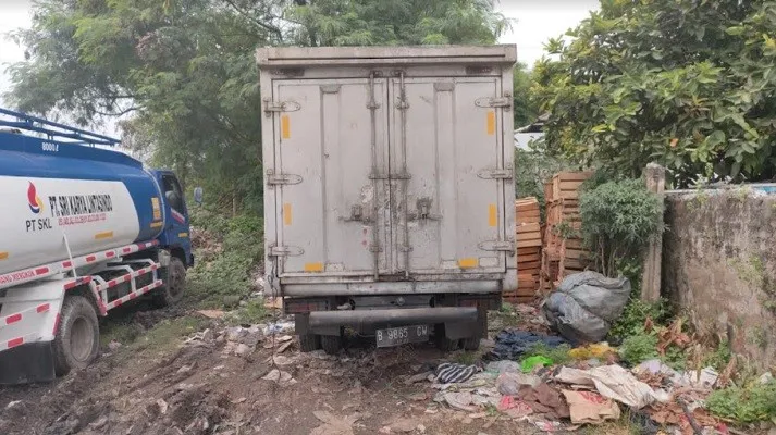 Truk pengangkut bahan bakar solar yang diduga melakukan penimbunan. (Ist)