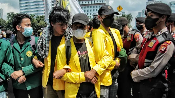 Demo mahasiswa.  (Foto:Ahmad Tri Hawaari)