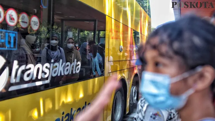 Tarif layanan bus yang menghubungkan Jakarta dengan Bandara Soekarno-Hatta mengalami perubahan mulai September 2026. Poskota/Ahmad Tri Hawaari