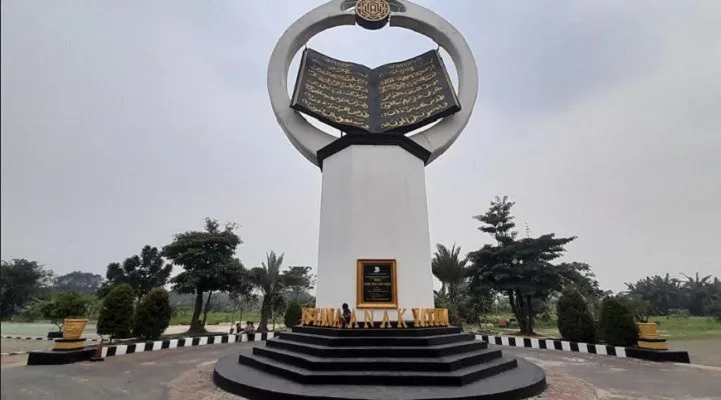 Tugu Istana Yatim, Kecamatan Gunung Putri, Kabupaten Bogor. (Foto: panca adi)