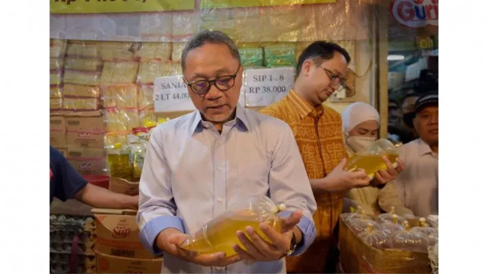 Mendag Zulkifli Hasan lakukan sidak ke pasar tradisional (Foto: Twitter/Kemendag)