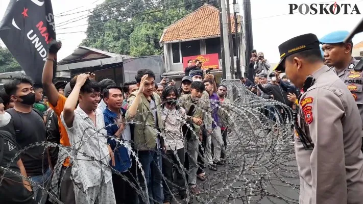 Pakai Baju Tidur Hingga Baju Olahraga, Mahasiswa di Bogor Minta Draft RKUHP Dibuka Kepada Masyarakat. (panca)