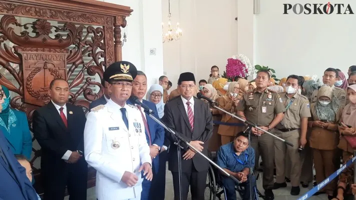 Pj Gubernur Heru Budi tiba di Balaikota DKI setelah resmi dilantik Mendagri, Tito Karnavian. (foto: aldi)