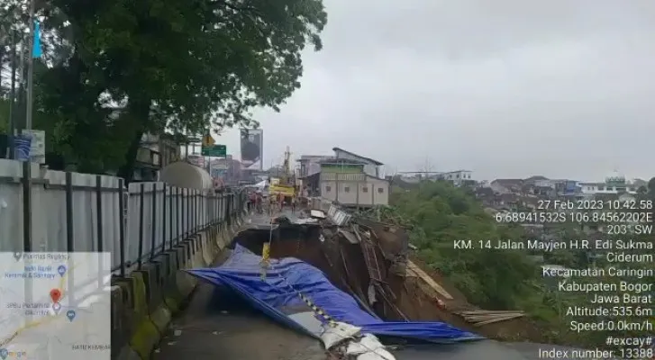 Jembatan Cikareteg di Ciawi, Bogor kembali longsor. (Ist)