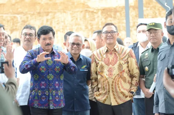 Foto: Menteri ATR/BPN Hadi Tjahjanto didampingi Plt. Bupati Bogor Iwan Setiawan ke objek pemulihan aset PT Perkebunan Nusantara (PTPN) VIII, di areal unit agrowisata wilayah Gunung Mas, Megamendung, Kabupaten Bogor. (Ist.)