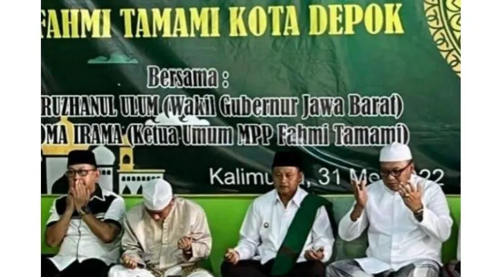 Wagub Jawa Barat Uu Ruzhanul Ulum bersama majelis Majelis At Taubah, di Kota Depok, halal bihalal dilanjutkan doa bersama. (Ist)