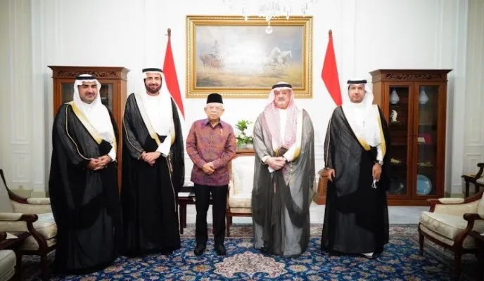 Wapres KH Ma'ruf Amin saat bertemu Menteri Urusan Haji dan Umrah Arab Saudi Tawfiq Fawzan Muhammed Alrabiah, di Istana Wapres. (setwapres)