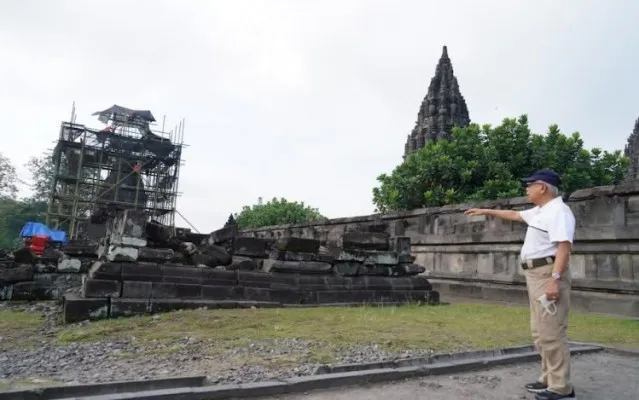 Wapres KH Ma'ruf Amin saat meninjau pemugaran Candi Prambanan DI Yogyakarta. (Setwapres)